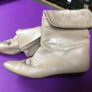 women's   boot  8M  (Italy)